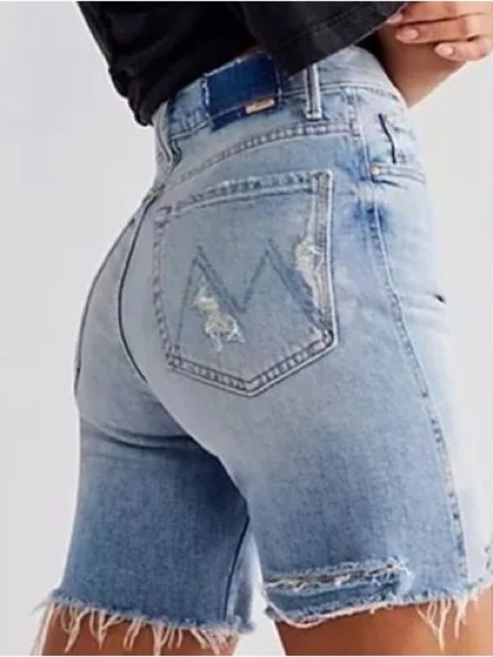 Mother High Waisted Smokin' Short Fray in the "Resting Beach Face" wash Sz 27